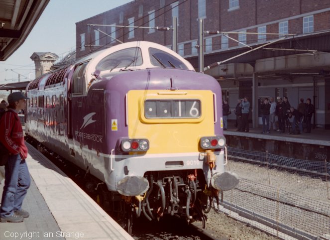 D9016 at York, April 2002